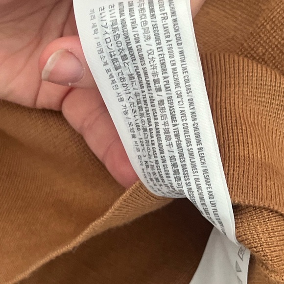 Abercrombie & Fitch
Sweetheart slim sweater top 
Size Small - Picture 5 of 5